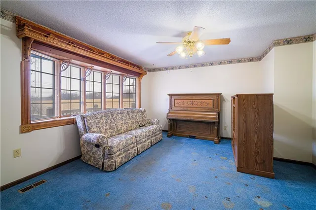 $359,900 | 1402 Southeast Moore Road, St. Joseph, MO 64504