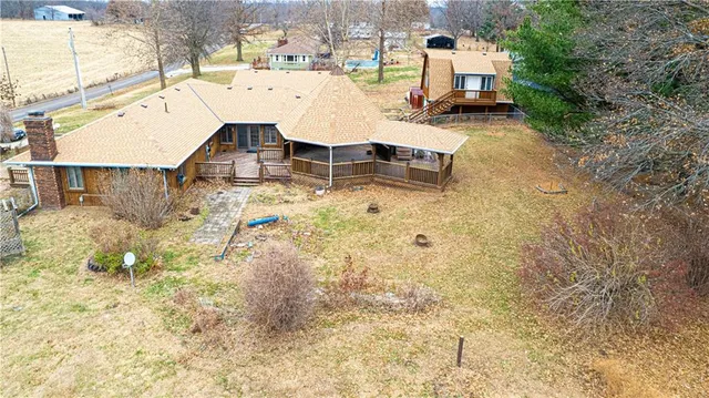 $359,900 | 1402 Southeast Moore Road, St. Joseph, MO 64504