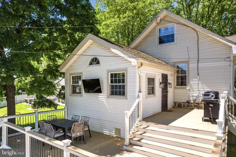$600,000 | 93 Saxer Avenue, Springfield, PA 19064