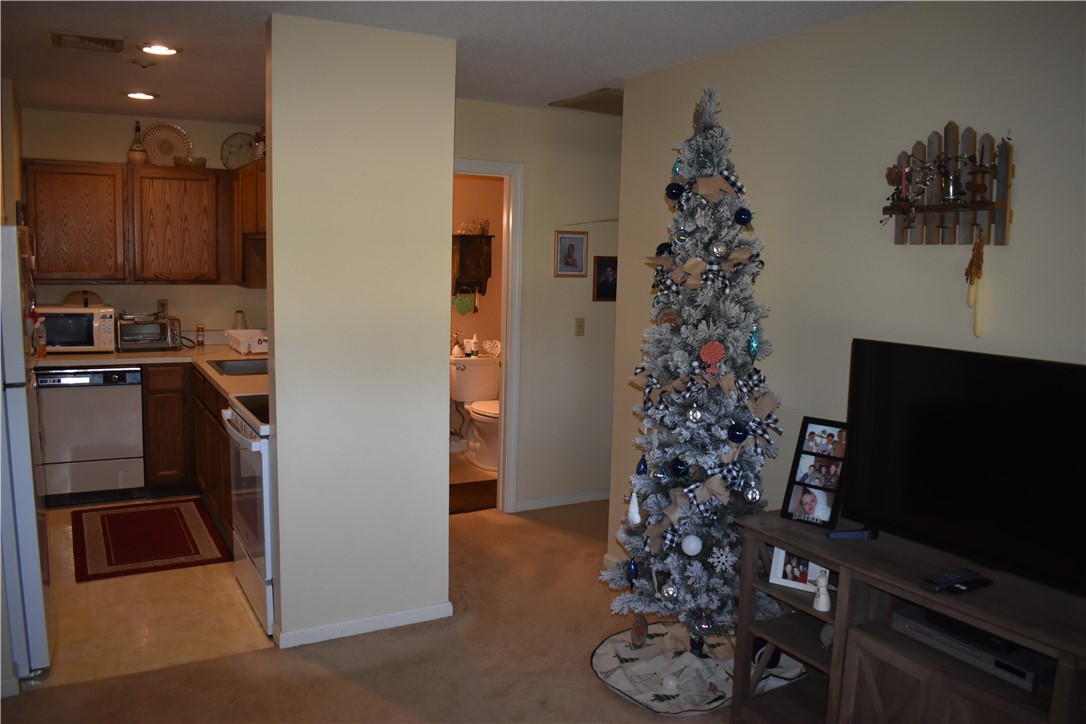 3524 West Shore Road, Unit 222 Warwick, RI 02886 - Photo 4 of 16