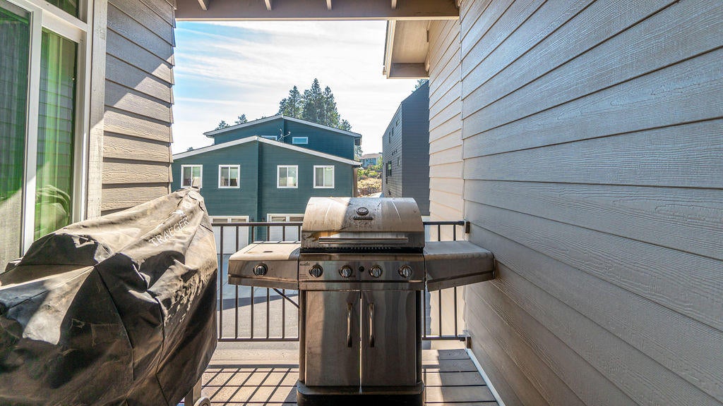 61570 Southwest Blakely Road Bend, OR 97702 - Photo 25 of 35 RileyVisuals-15