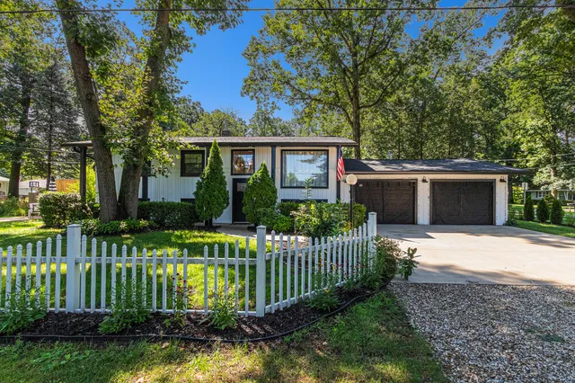 $665,000 | 819 West Michigan Street, New Buffalo, MI 49117