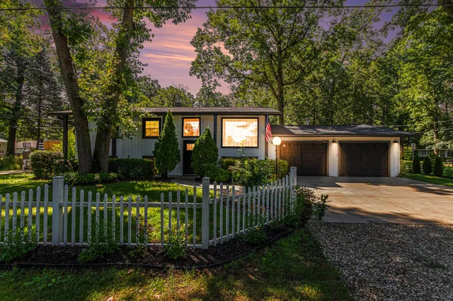 $665,000 | 819 West Michigan Street, New Buffalo, MI 49117