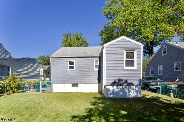 $495,000 | 327 Roosevelt Lane, Kenilworth, NJ 07033