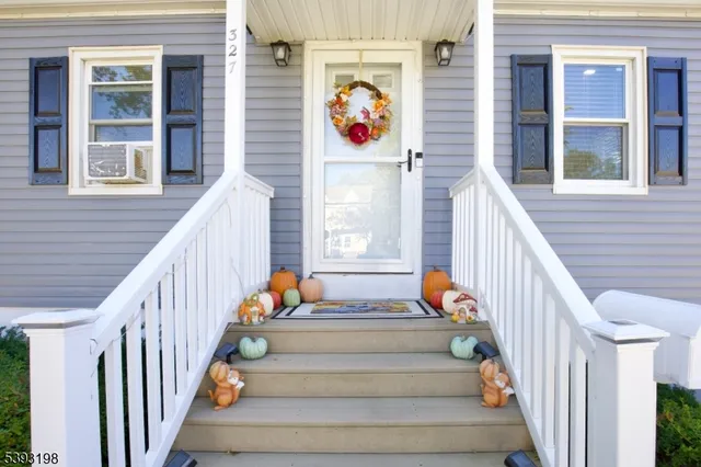$495,000 | 327 Roosevelt Lane, Kenilworth, NJ 07033