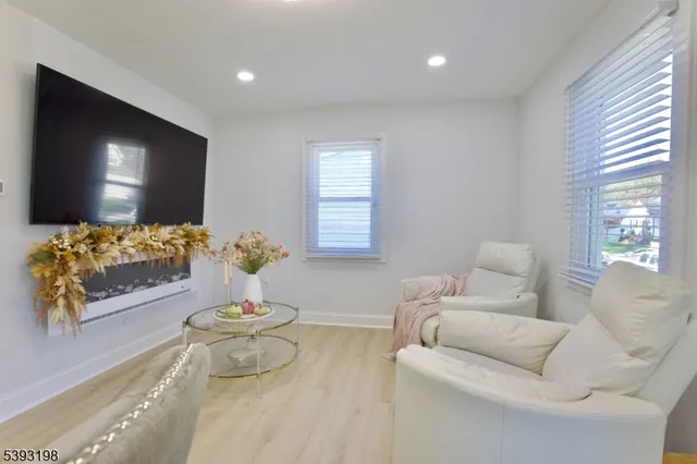 $495,000 | 327 Roosevelt Lane, Kenilworth, NJ 07033