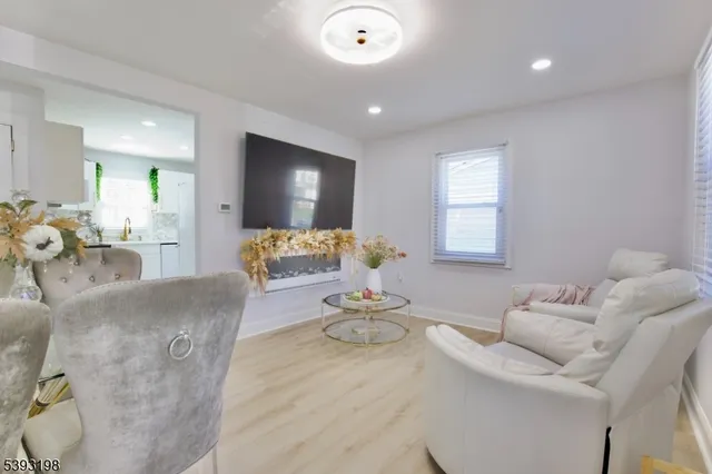 $495,000 | 327 Roosevelt Lane, Kenilworth, NJ 07033