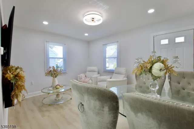 $495,000 | 327 Roosevelt Lane, Kenilworth, NJ 07033