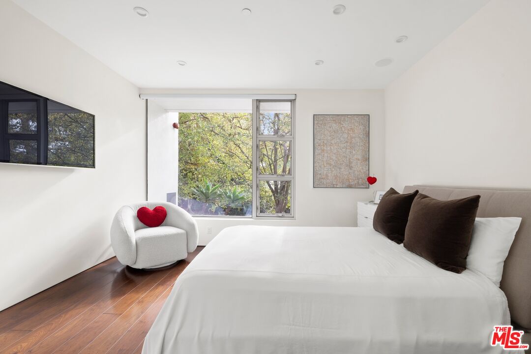 2654 Roscomare Road Los Angeles, CA 90077 - Photo 23 of 29 a bedroom with a bed and a window
