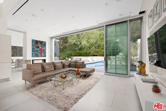 $4,295,000 | 2654 Roscomare Road, Los Angeles, CA 90077