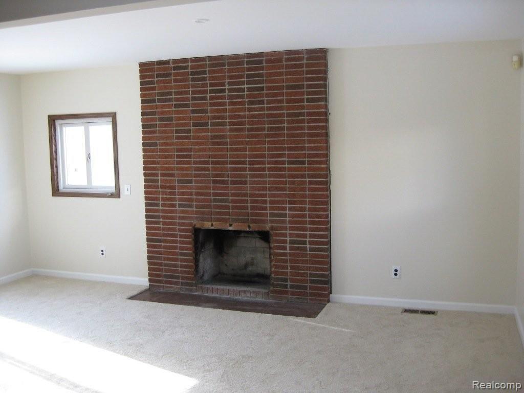 14605 Newburgh Road Livonia, MI 48154 - Photo 9 of 22 IMG_1929.JPG