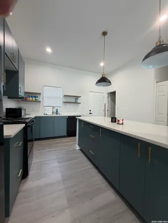 $1,800 | 147 Vine Street, San Antonio, TX 78210