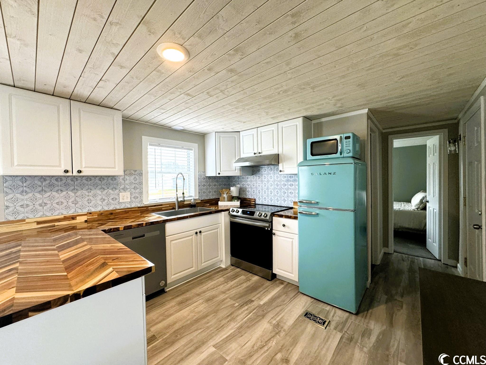 1718 Hawk Street Surfside Beach, SC 29575 - Photo 5 of 39