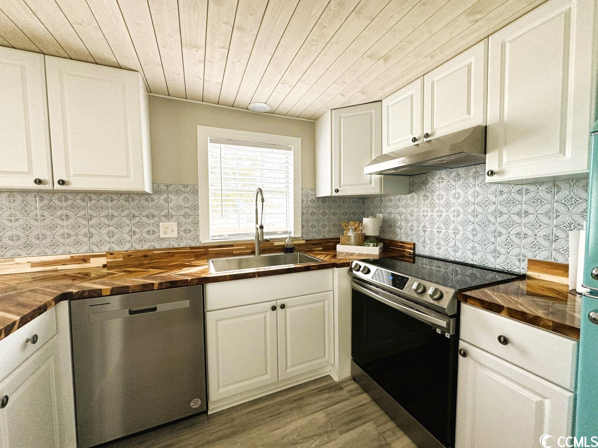 1718 Hawk Street Surfside Beach, SC 29575 - Photo 10 of 39