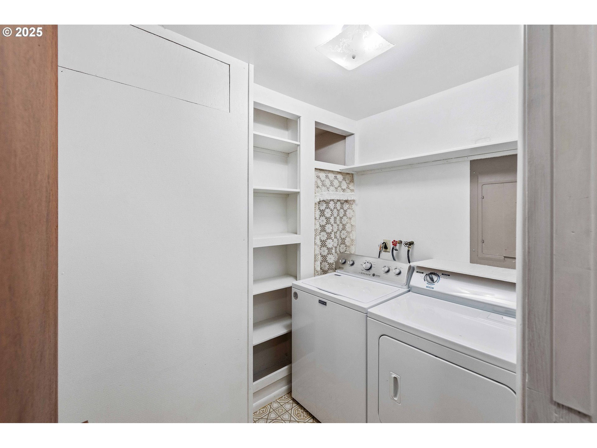63257 Valma Road Coos Bay, OR 97420 - Photo 18 of 24 Laundry