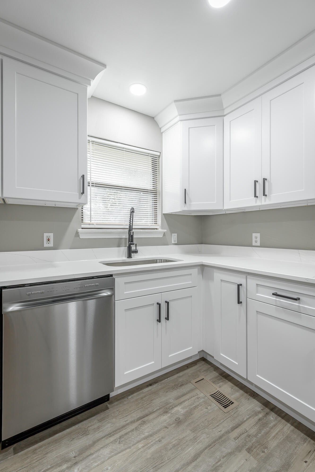 710 Hurricane Creek Road Chattanooga, TN 37421 - Photo 9 of 67 kitchen