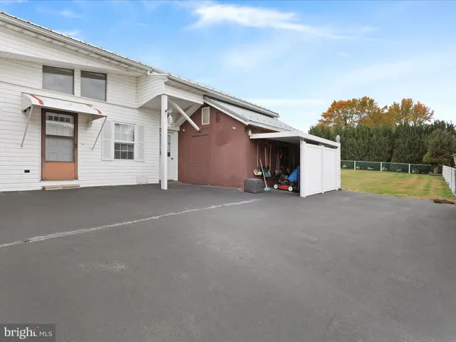 a view of a house with backyard and entertaining space