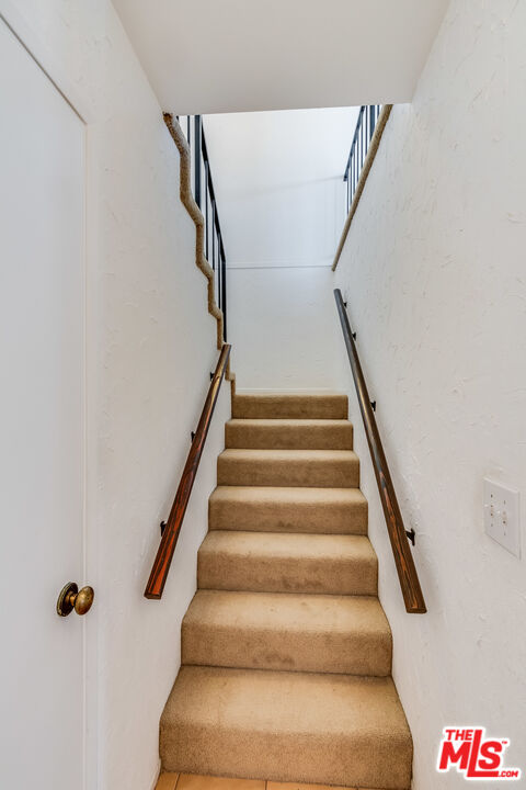 25 Hurricane Street, Unit 3 Marina del Rey, CA 90292 - Photo 16 of 27 a view of entryway