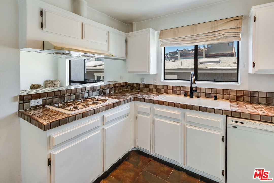 25 Hurricane Street, Unit 3 Marina del Rey, CA 90292 - Photo 18 of 27 a kitchen with a sink stove and cabinets