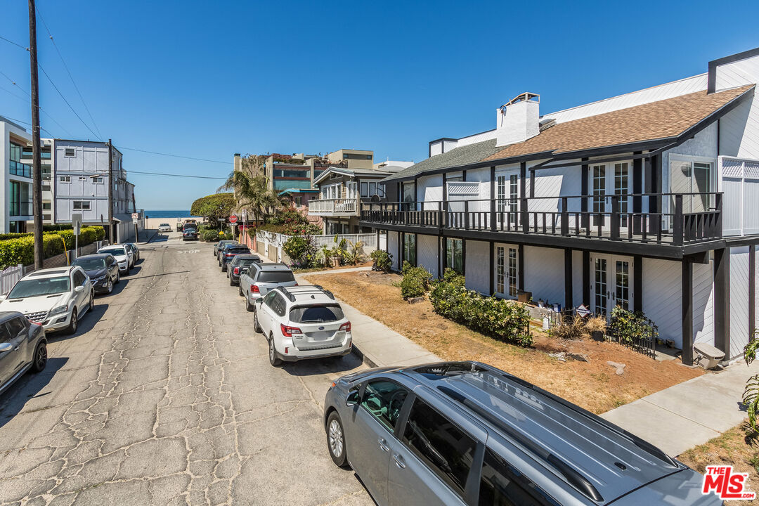 25 Hurricane Street, Unit 3 Marina del Rey, CA 90292 - Photo 4 of 27 a view of a balcony with chairs