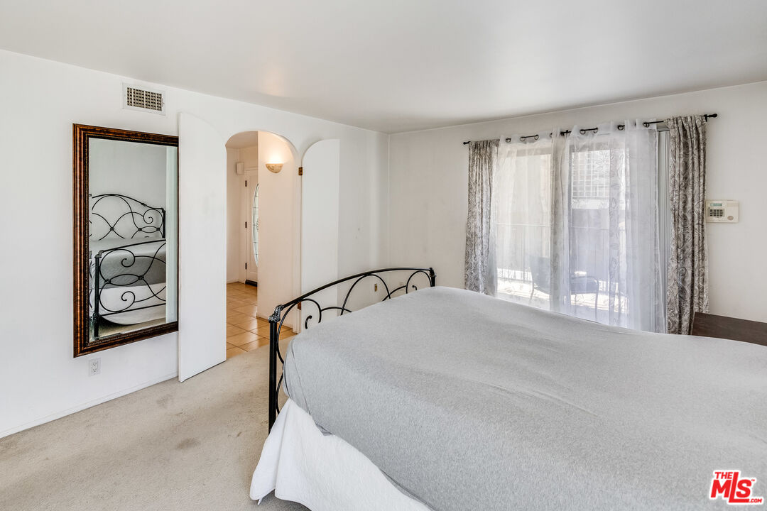 25 Hurricane Street, Unit 3 Marina del Rey, CA 90292 - Photo 10 of 27 a bedroom with a bed and a painting on the wall