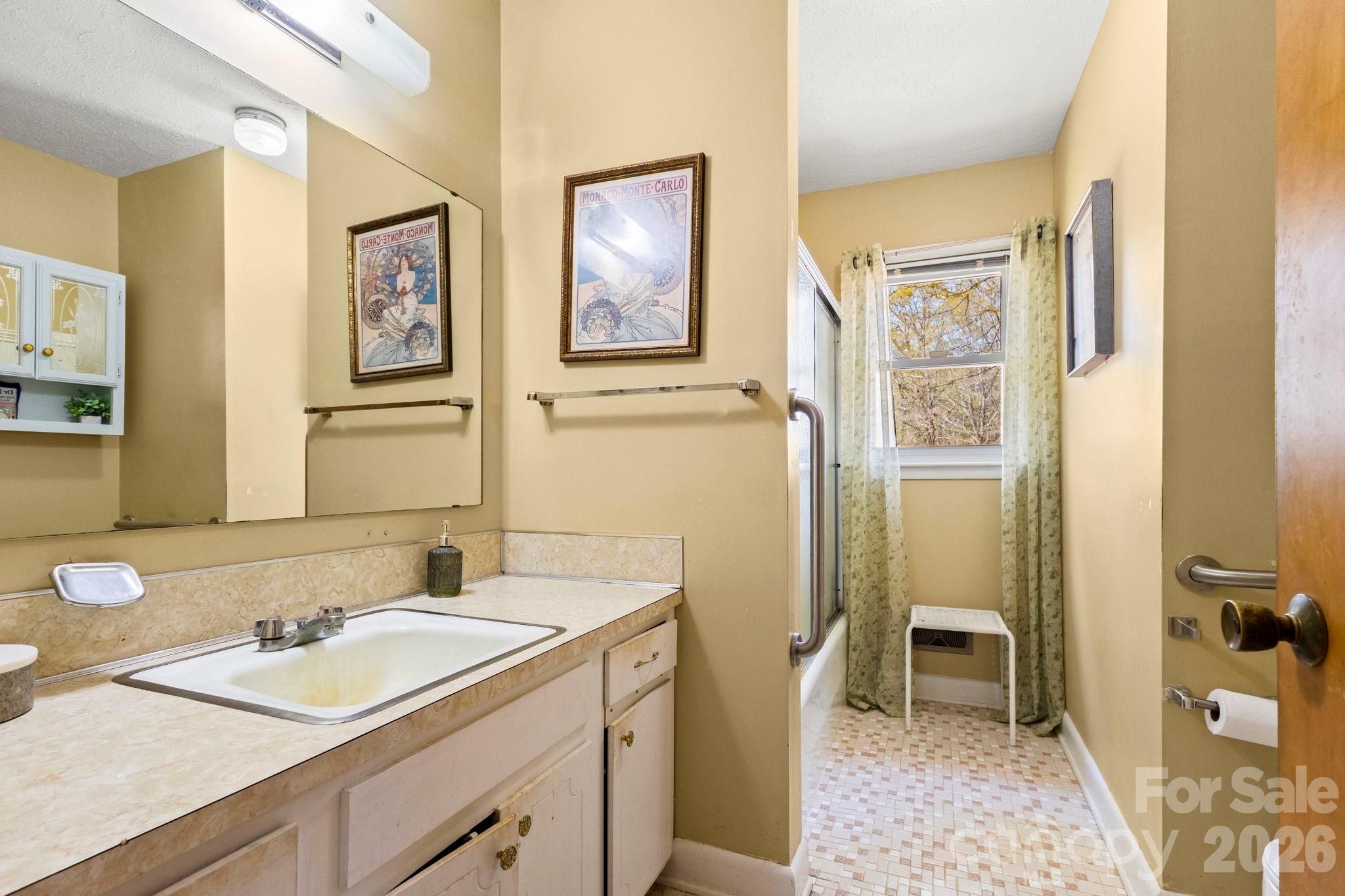 2200 Gaffney Road Shelby, NC 28152 - Photo 25 of 46 a bathroom with 2 sink and a mirror