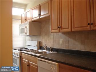916 Kenmore Road Philadelphia, PA 19151 - Photo 4 of 7 Gallery Image 4