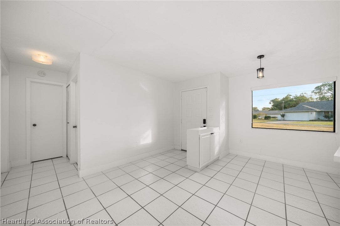 3407 Divot Road Sebring, FL 33872 - Photo 11 of 39 Gallery Image 11