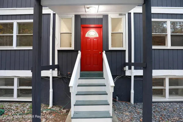 a view of entryway with a front door