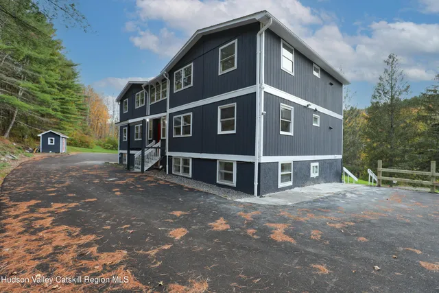 $1,950 | 3191 Highway 23, Unit 1, Hillsdale, NY 12529