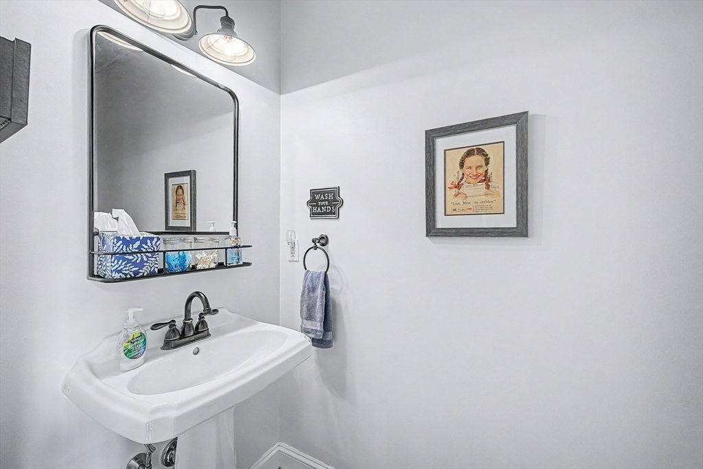13 Hearthstone Road Hopkinton, MA 01748 - Photo 12 of 36