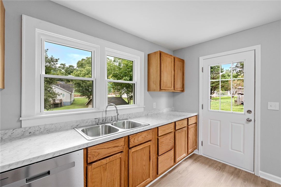 9 Lyman Street Pelzer, SC 29669 - Photo 7 of 28