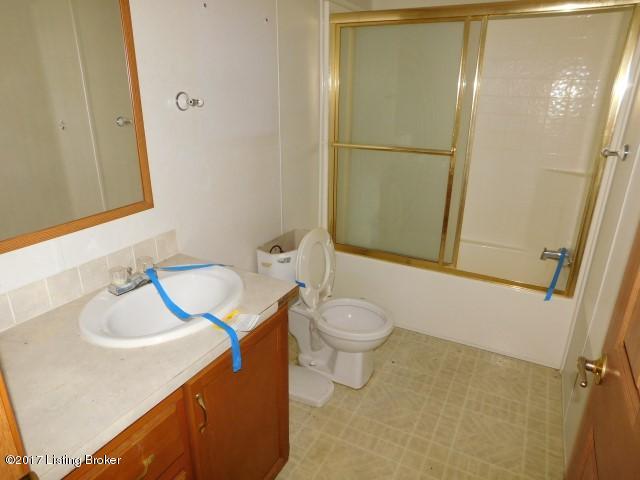 561 Fields Road Sadieville, KY 40370 - Photo 16 of 35 Bathroom