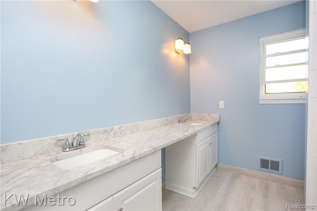 254 Slade Court Rochester, MI 48307 - Photo 33 of 48 Slade-32.jpg