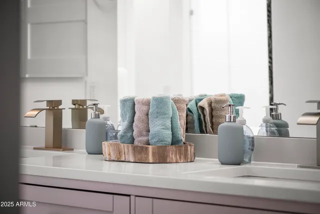 a close view of sink