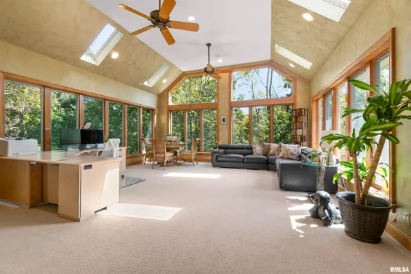 $930,000 | 200 West Ravinwoods Road, Peoria, IL 61615