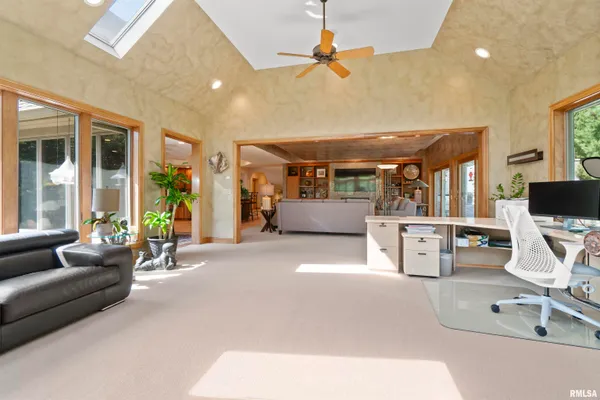$930,000 | 200 West Ravinwoods Road, Peoria, IL 61615