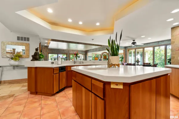 $930,000 | 200 West Ravinwoods Road, Peoria, IL 61615