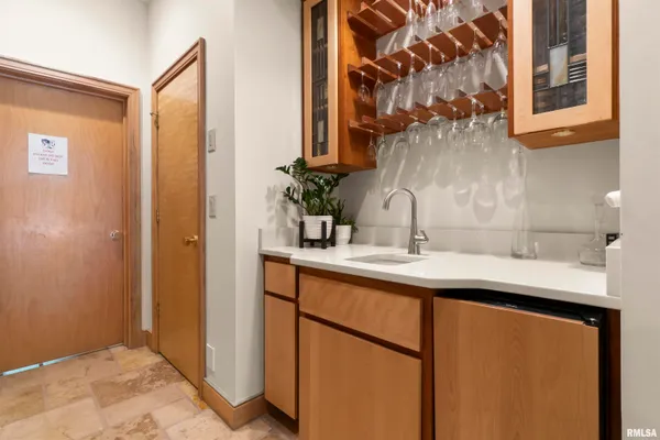 $930,000 | 200 West Ravinwoods Road, Peoria, IL 61615