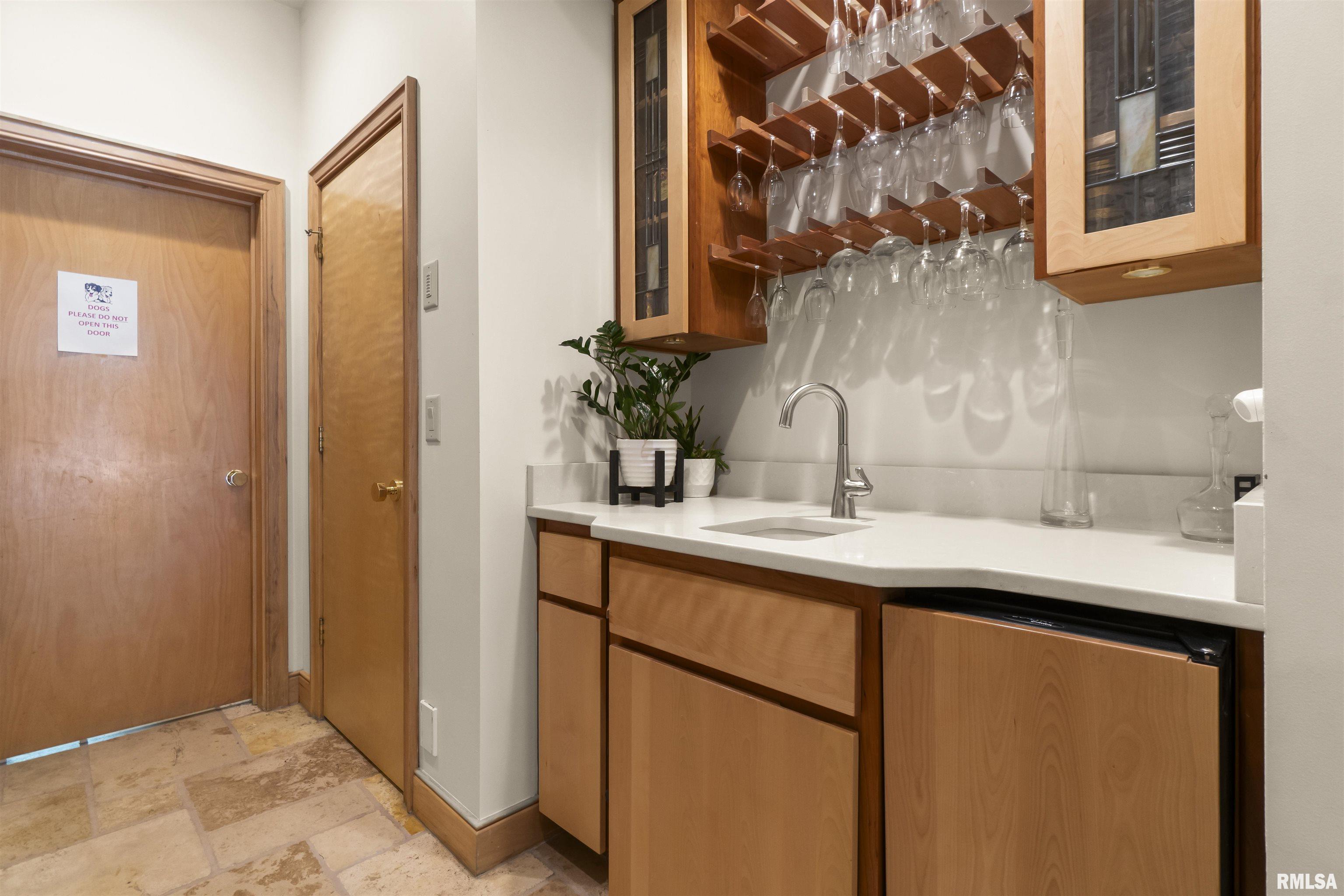 200 West Ravinwoods Road Peoria, IL 61615 - Photo 28 of 70