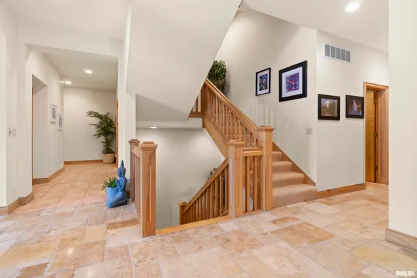 $930,000 | 200 West Ravinwoods Road, Peoria, IL 61615