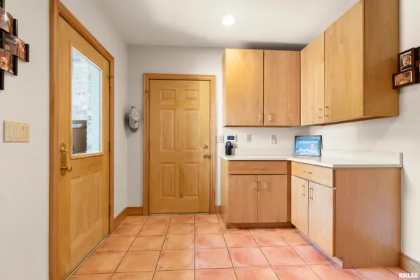 $930,000 | 200 West Ravinwoods Road, Peoria, IL 61615
