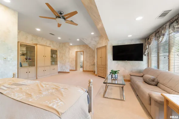 $930,000 | 200 West Ravinwoods Road, Peoria, IL 61615