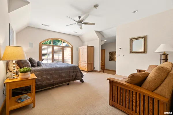$930,000 | 200 West Ravinwoods Road, Peoria, IL 61615