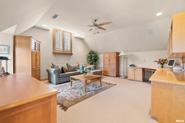 $930,000 | 200 West Ravinwoods Road, Peoria, IL 61615