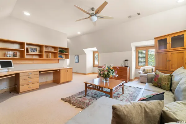 $930,000 | 200 West Ravinwoods Road, Peoria, IL 61615