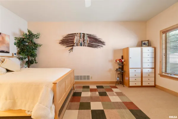 $930,000 | 200 West Ravinwoods Road, Peoria, IL 61615