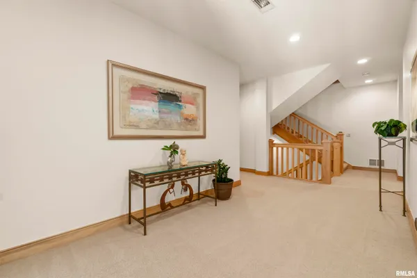 $930,000 | 200 West Ravinwoods Road, Peoria, IL 61615