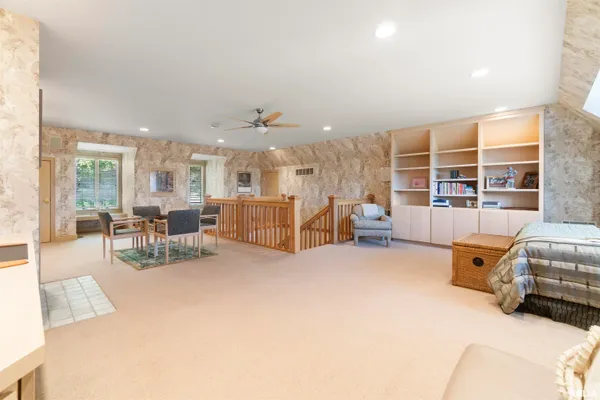 $930,000 | 200 West Ravinwoods Road, Peoria, IL 61615