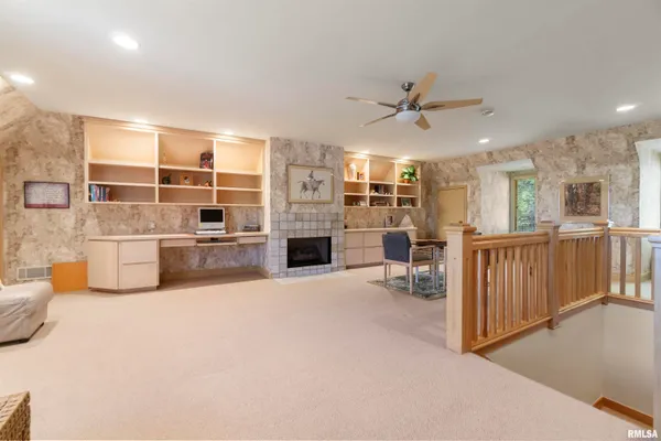 $930,000 | 200 West Ravinwoods Road, Peoria, IL 61615